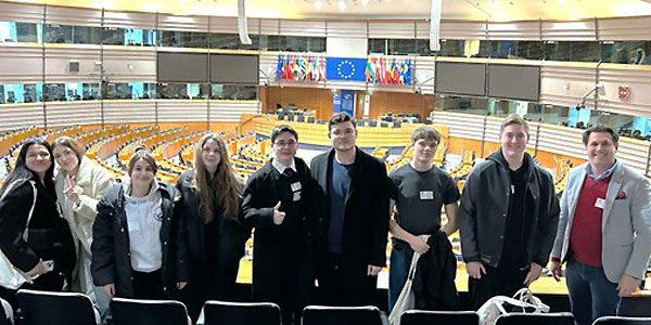 Schüler der BS H@A im EU Parlament.