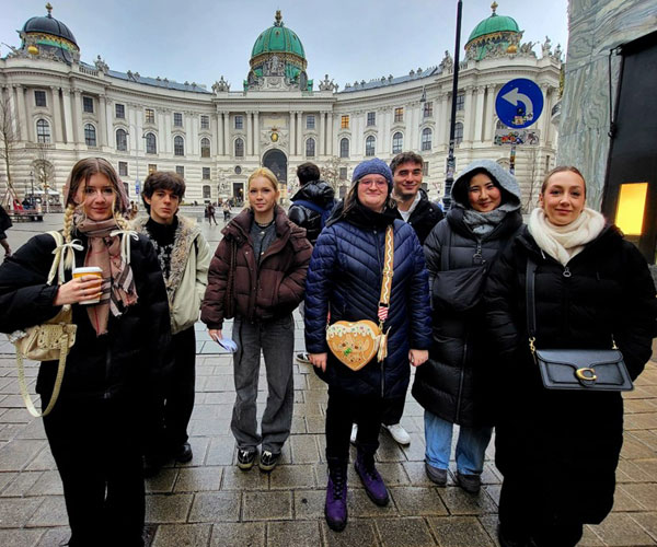Wirtschaftlicher und gesellschaftlicher Mittelpunkt der Stadt. Unsere Schülerinnen und Schüler erarbeiten sich die Bedeutung des ersten Bezirks.
