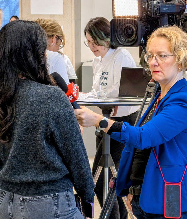 Der ORF berichtet von der Zertifikatsverleihung.